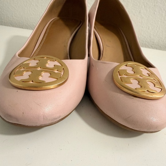 Tory Burch Chelsea Blush Flats with Gold Emblem - Picture 3 of 9